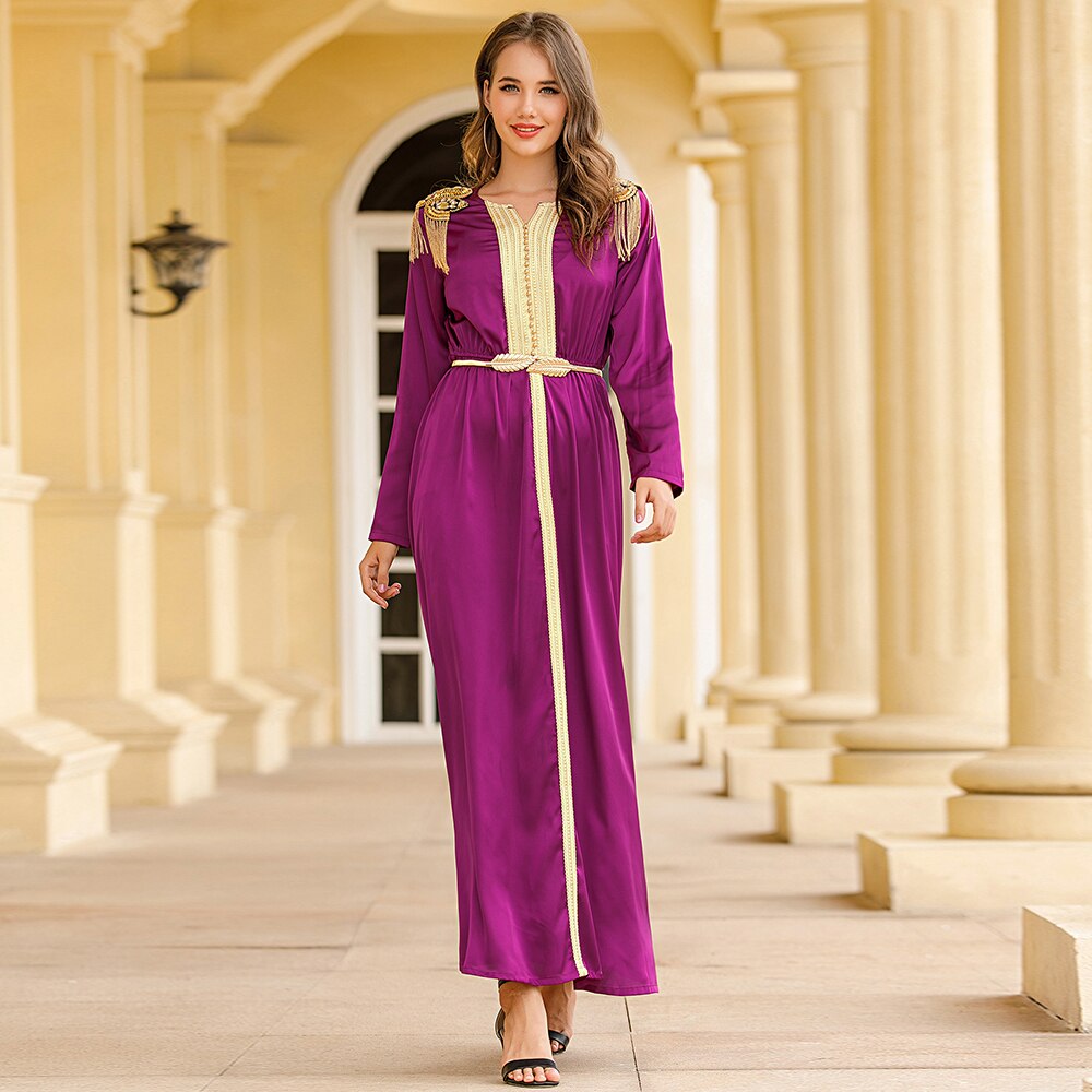 Beaded kaftan dubai satin lang kjole metal kvast badges abaya oman kalkun islamisk tøj muslim arabisk kjole aften