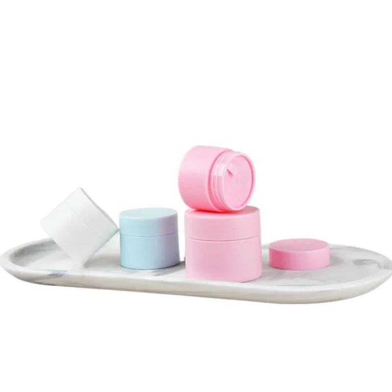 5 stuks lege , 10g/15g/20g/30g/50g navulbare plastic potjes voor op reis, crèmepotjes, doosjes, draagbare cosmetische flesjes met smalle taille.