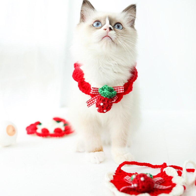 Strawberry Crochet Cat Collar Woolen Dog Bandana Bowknot Pet Necklace Manual Kitty Scarf Cute Cat Accessories Yorkie Chihuahua