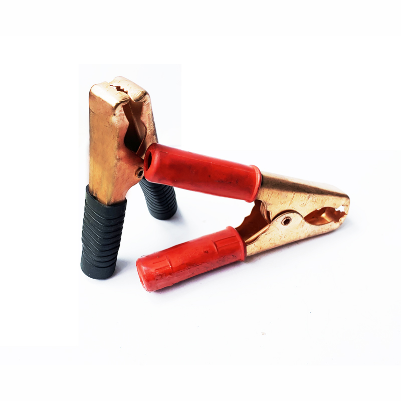 Battery terminal connection clip