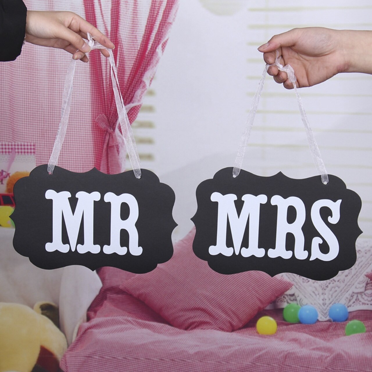 DIY Funny Wedding Decor Props Black Mr Mrs Paper Board+Ribbon Sign Letter Garland Banner Photo Booth decoration Party Favor