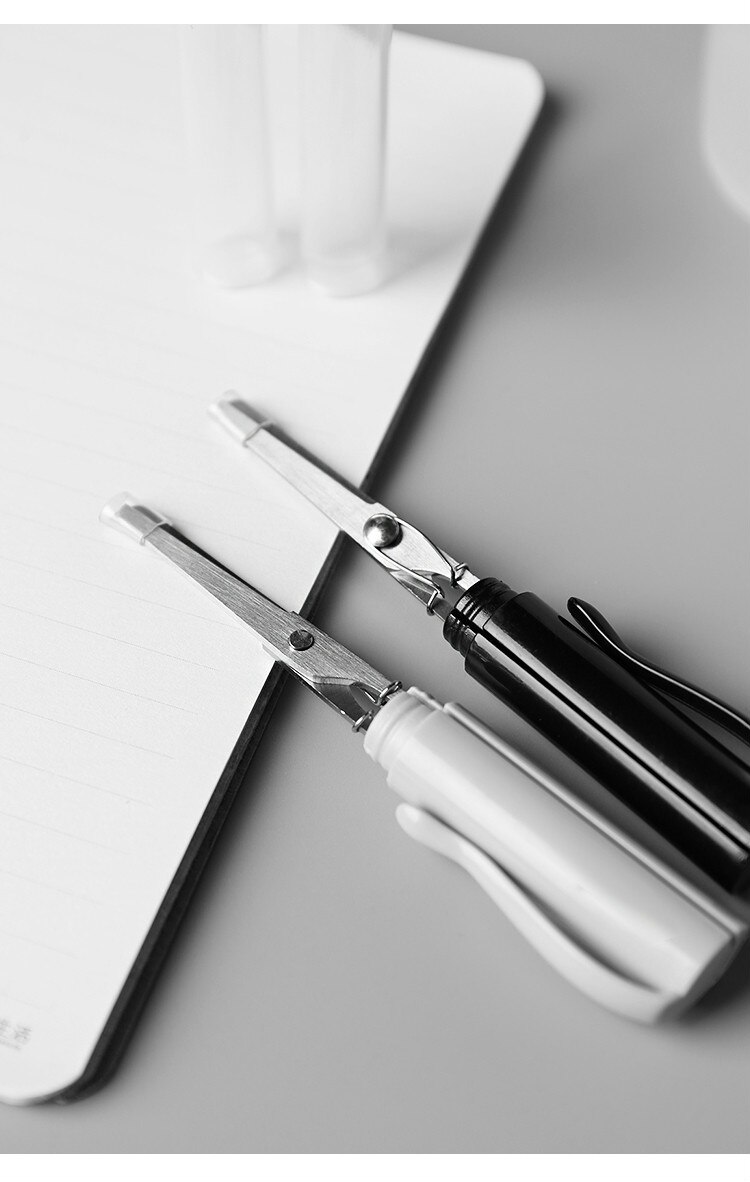 Stilige og enkle sakser i pennstil, elevene bærer bærbare minipenn-type håndkuttet kontorpapir