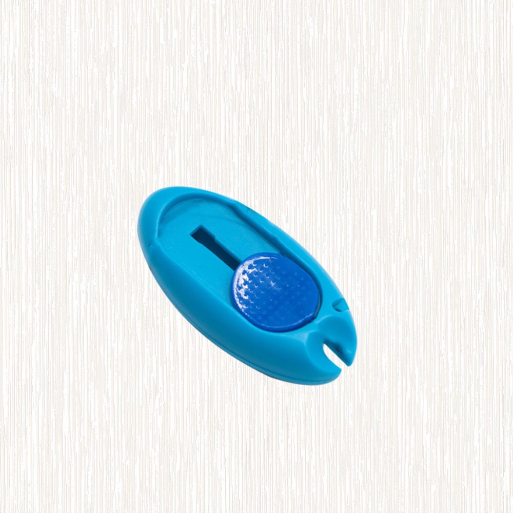Twee-in-één draadinrijg- en knipapparaat plastic draadgeleidernaald naaimachine punchnaald gereedschap ouderenbenodigdheden (rood, met: Blauw