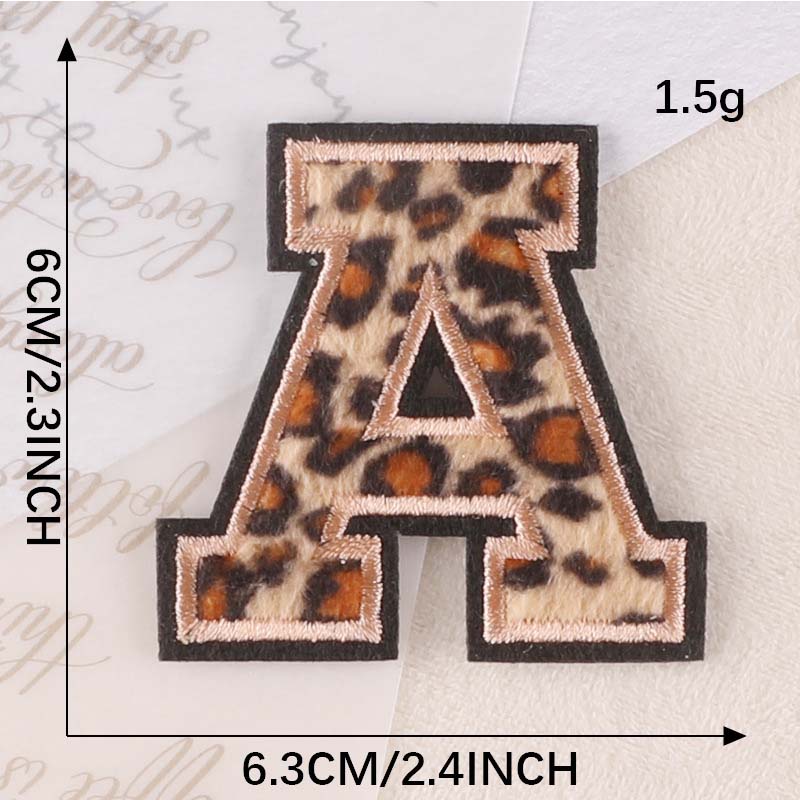 Parches de insignia de letras del alfabeto inglés A ~ Z, apliques bordados con estampado de leopardo, pegatinas para planchar para ropa, ropa con nombre DIY: Latón envejecido