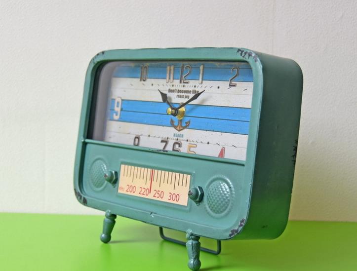 Metallklocka retro nostalgisk radiojärn metallbordsklockor termometer dispaly timer sovrum studie kontor antik dekor klocka