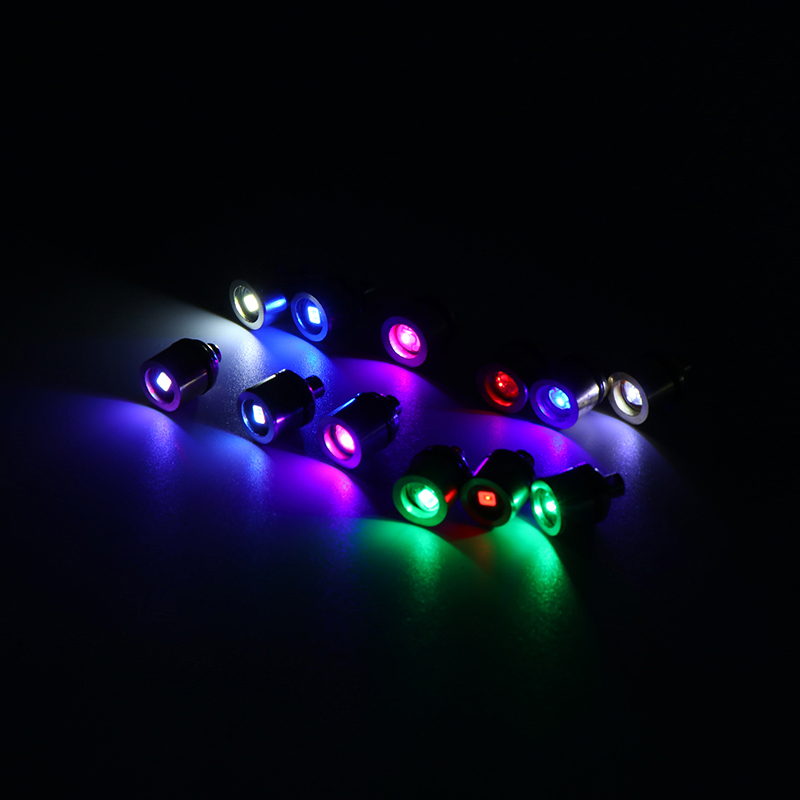 2 stk. mini ledet-lys nøkkelring opplyst nøkkelring anheng fargerik mini elektronisk lys nøkkelring lommelykt lampe nøkkelring
