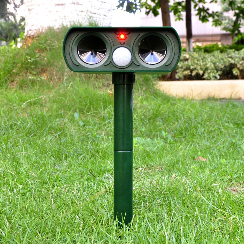 Solar Powered Motion Activated Animal Ultrasonic Cats Dogs Repeller Frighten Animals For Outdoor Gardening (Dark Green)
