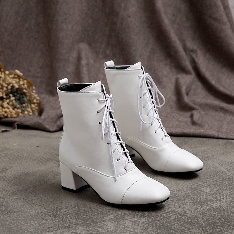 Ankelboots svarta vita stövlar kvinnor casual låga klackar korta stövlar snörning pu läder stor storlek 34- 43 skor kvinna höst: 1 vit / 7