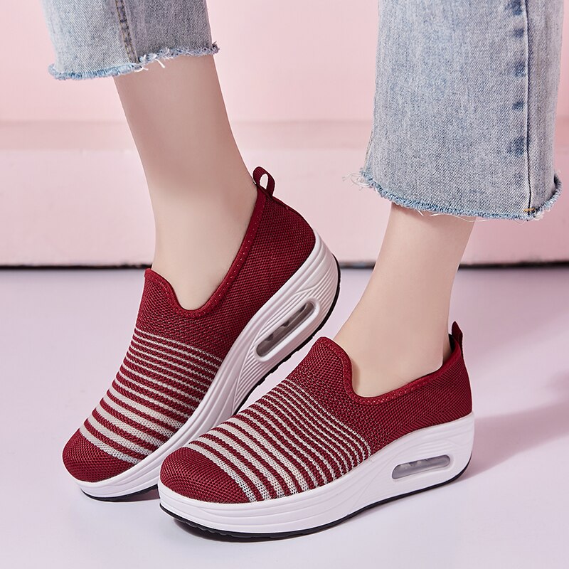 Women's Platforms Breathable Mesh Slip On Walking Fitness Shoes Soft Cushioning Swing Shoes