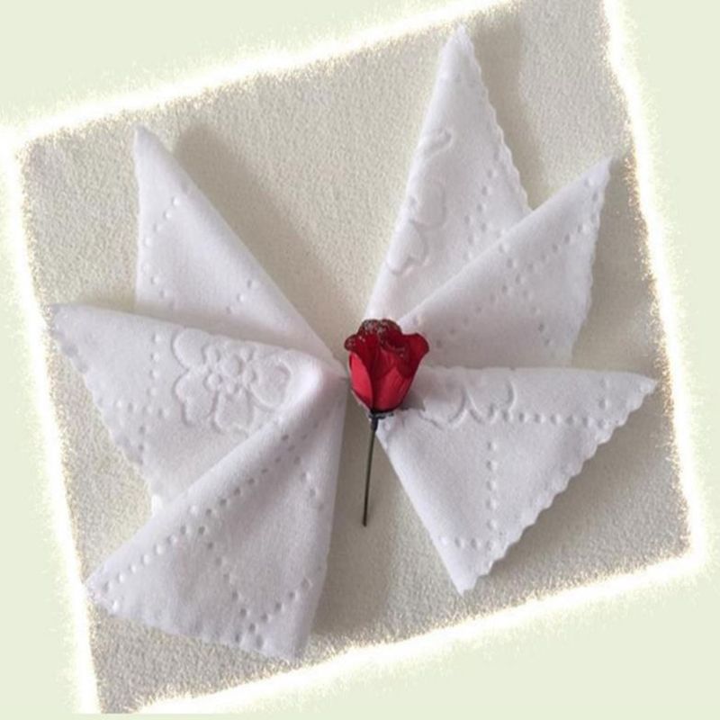 Servilleta blanca cuadrada de encaje con borde de corte ultrasónico, toallitas de fibra Wmbossed, pañuelo desechable, suministros para Hotel y restaurante, 1 unidad