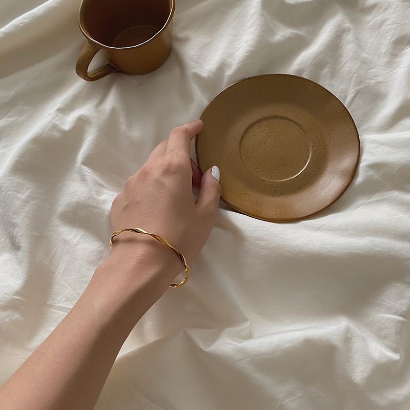 Peri'sbox Goud Kleur Wave Vorm Twisted Armbanden Dunne Geometrische Armbanden Voor Vrouwen Minimalistische Open Bangles Verstelbare Sieraden