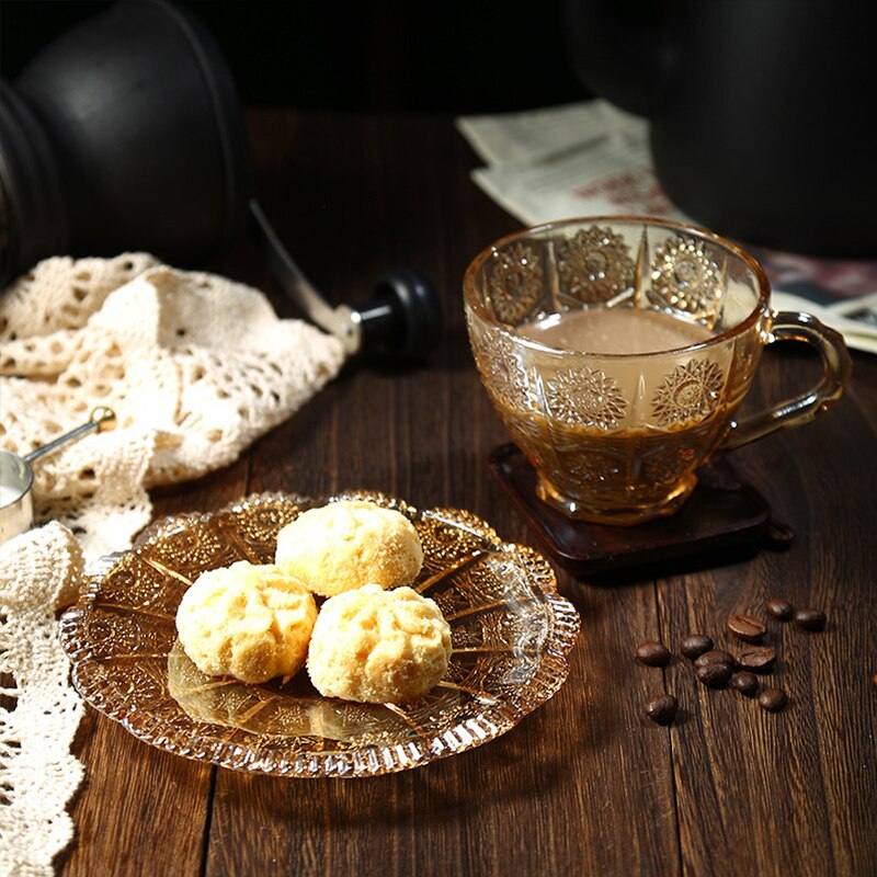 Tasses à café Vintage à motif de fleurs en Relief, de luxe, pour l'eau, le thé, le lait, verres à café condensés, ensemble avec soucoupes