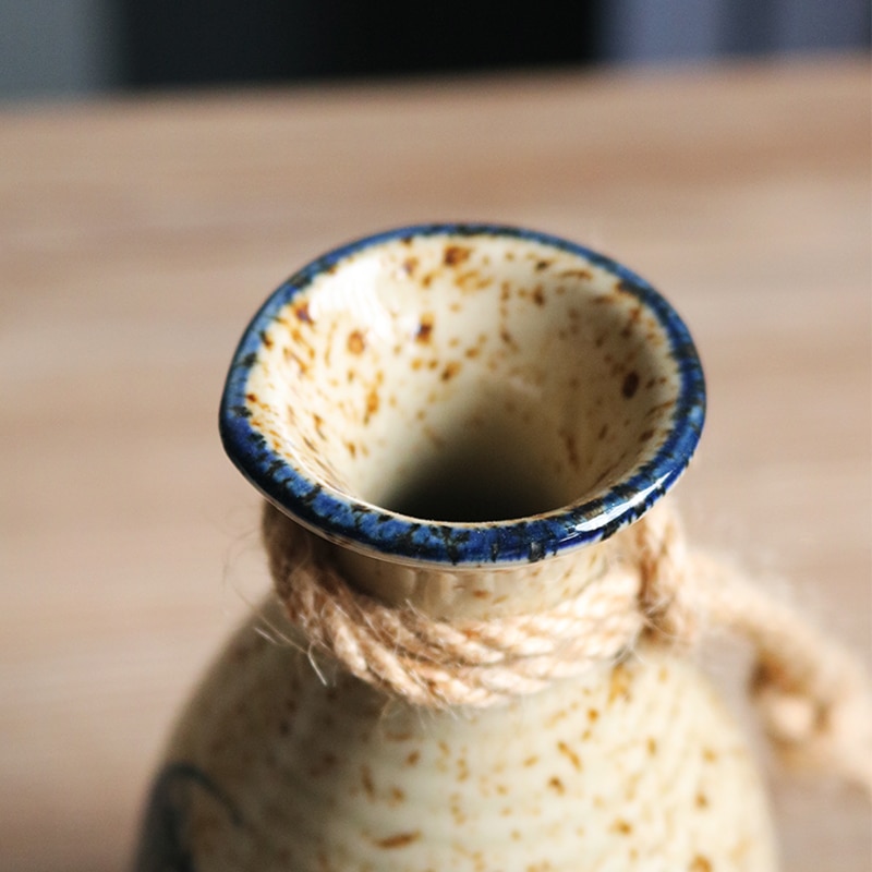 Japansk årgang keramisk sake separator hvit gul vin sprit brennevin gryte flagon husholdning håndlaget vintøy