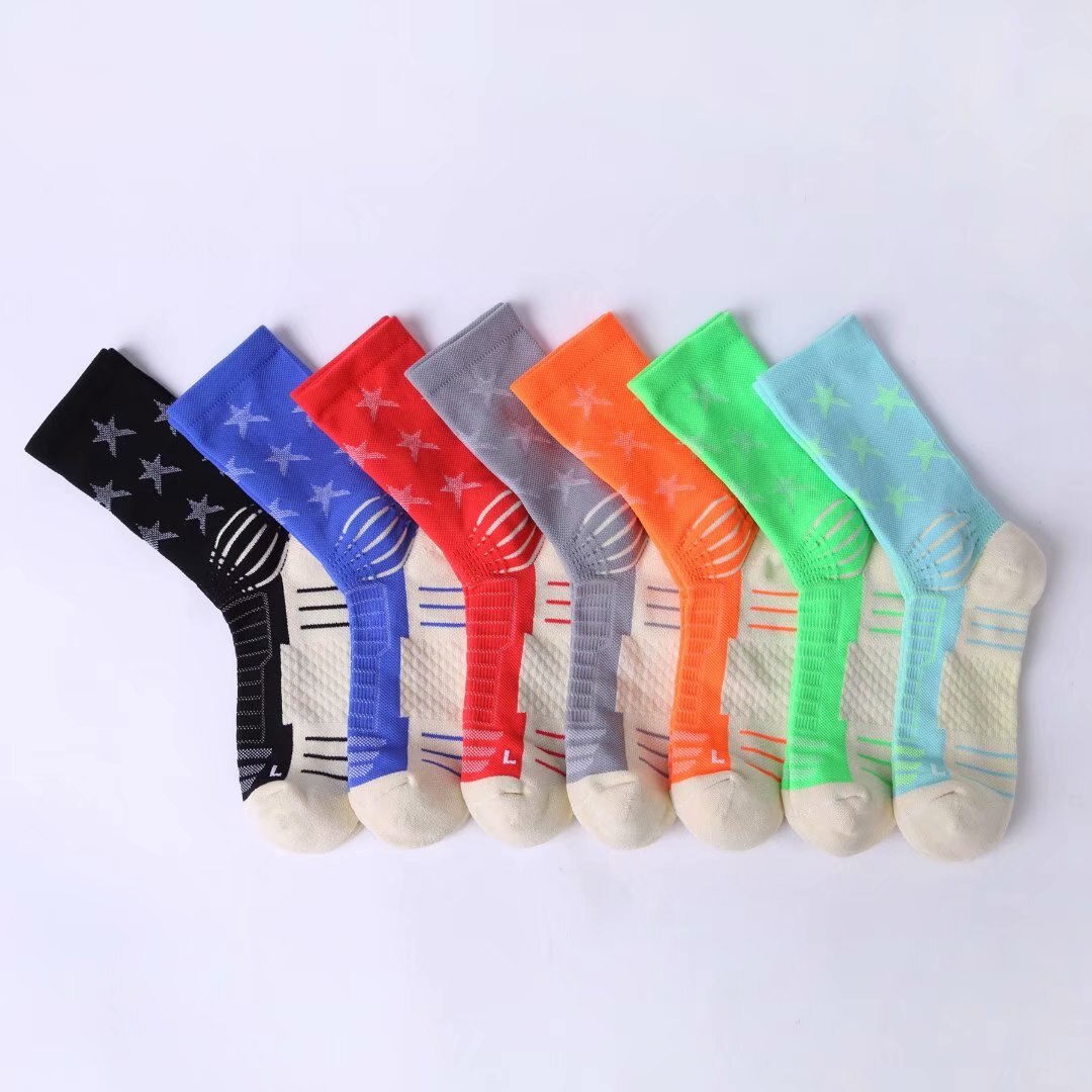 Wysokiej dobrej jakości, najnowsze nylonowe skarpetki robić koszykówki elita siedmiokolorowe połączenie lekkie oddychające męskie damskie skarpety sportowe na rowerze