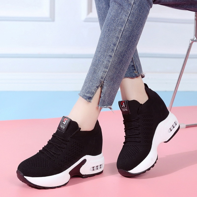 Kvinner sommer mesh plattform joggesko sneakers hvite sko 9.5cm høye hæler kiler utendørs sko pustende fritidssko kvinne