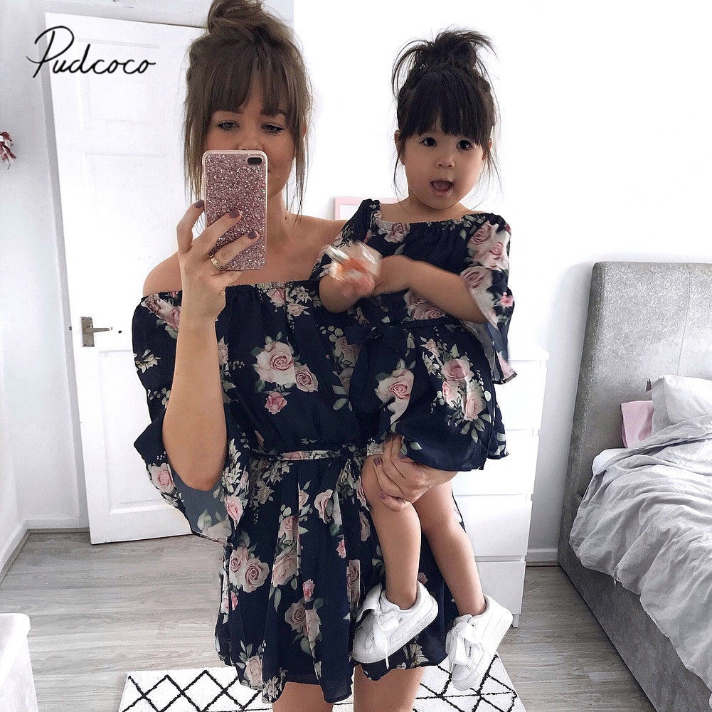 Familie matchende kjole mor og datter matchende piger blomster tøj tøj chiffon mini kjoler fra skulder kjole