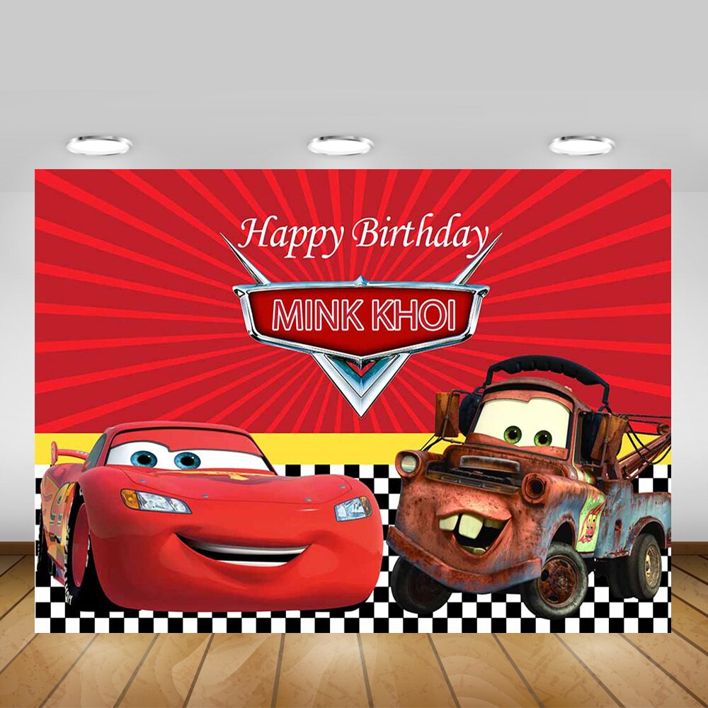 Cartoon Kinderen Jongen Gelukkige Verjaardag Achtergrond Voor Party Decoraties Rode Racewagen Strepen Verjaardagstaart Tafel Achtergrond