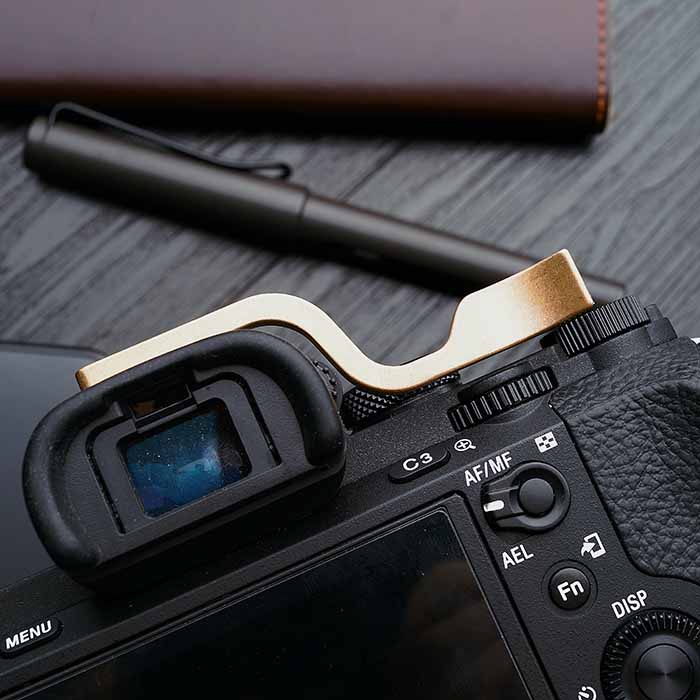 Brass Thumb Rest Thumb Grip Shoe Cover For Sony a9 A7m3 A7RIII ILCE-7RM3 A7R MKIII Sony A7RII A7II A7M2 Alpha7R II