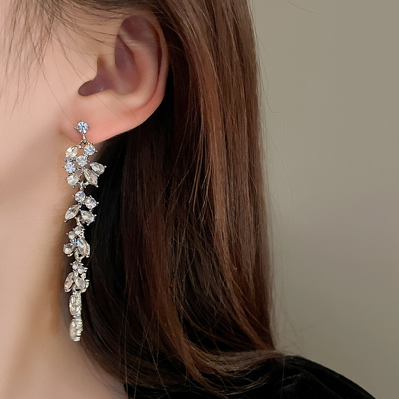 Prachtige oorbellen met blaadjesmotief voor vrouwen, glanzende oorbellen met ingelegde strass-steentjes, schitterende kwastjesoorbellen, bruidssieraden