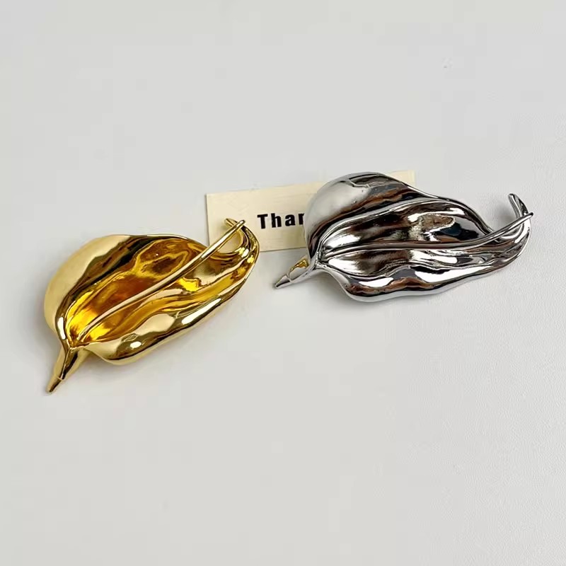 Broche Fleur Vintage Ton Argent - Bijou De Costume En Métal - Occasion Très Bon état