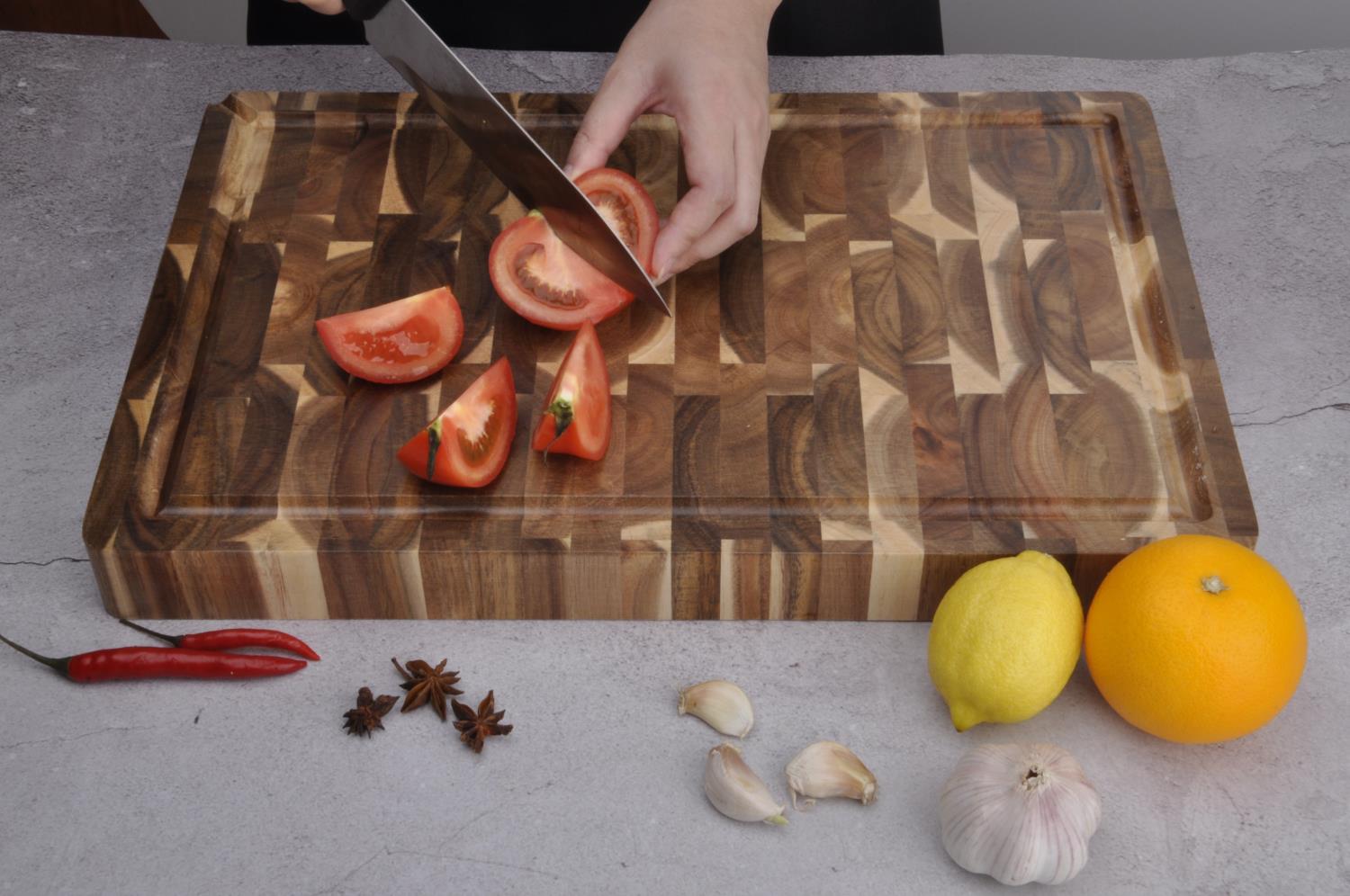 Stort skærebræt i akacietræ med saftrille, kraftigt, tykt skærebræt i træ til køkkenet, fødevaresikre skæreblokke