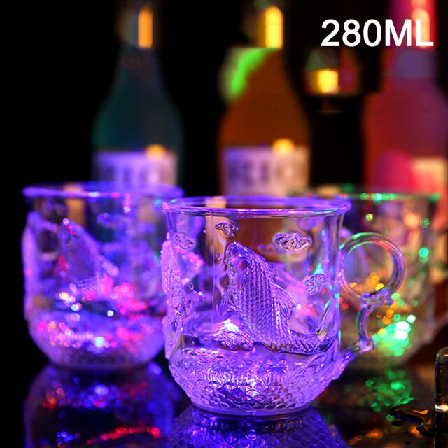 Die leuchtende tasse ist eine helle LED-blitz tasse mit wasser und farbe sensor farbwechsel tasse Neue Drachen tasse регулятормощности: Fish Cup