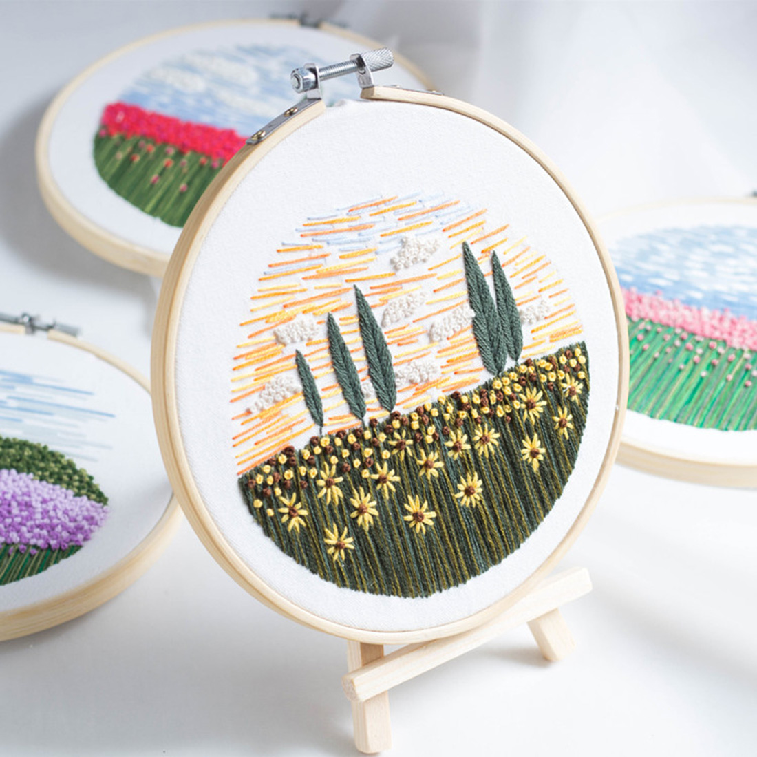 15 x 15cm DIY Cross Stitch Embroidery Starter Kit with Bamboo Embroidery Hoop - Carnation: Sunflower
