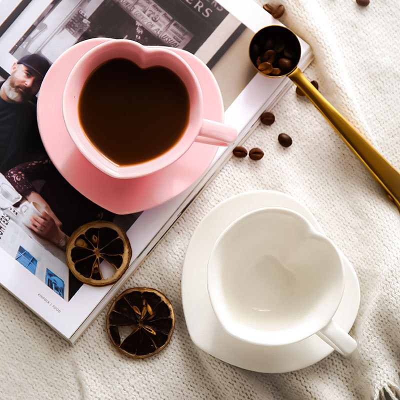 Tazas de café en forma de corazón, conjuntos de taza y platillo de cerámica europea, capuchino, café Latte, Taza de leche, de vacaciones