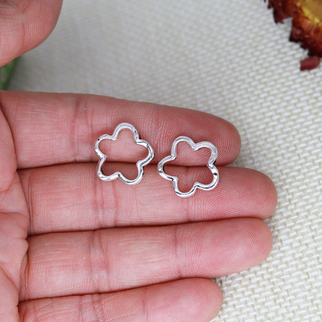 20 pz/lotto Fiore Cavo Piccoli Fori Perlina Pendenti E Ciondoli Connettore Del Distanziatore per Le Donne Gioielli Vintage ▾ FAI DA TE Che Fanno Forniture 16x16mm: Default Title