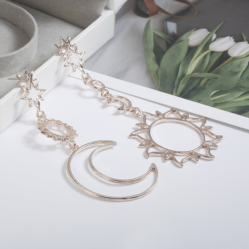 Versione coreana dei nuovi orecchini alla moda 2020 semplici orecchini esagerati asimmetrici sole Dio Luna da donna