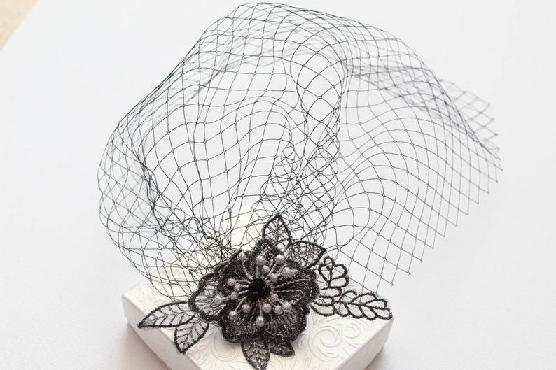 Zwarte hoofdtooi, sluier met bloem, zwarte vogelkooisluier, vrijgezellenfeest, maskerademaskersluier, zwarte fascinator