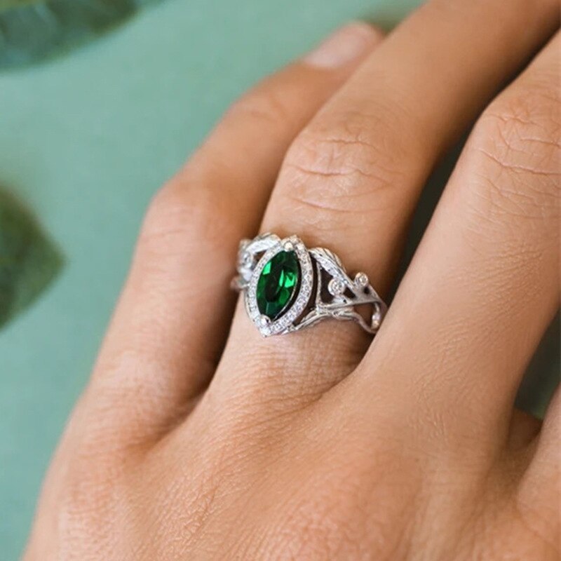 Elegante Vrouwen Ringen Engagement Wedding Party Oval Groene Steen Groene Kleur Prachtige Klassieke Vrouwelijke Vinger Ring