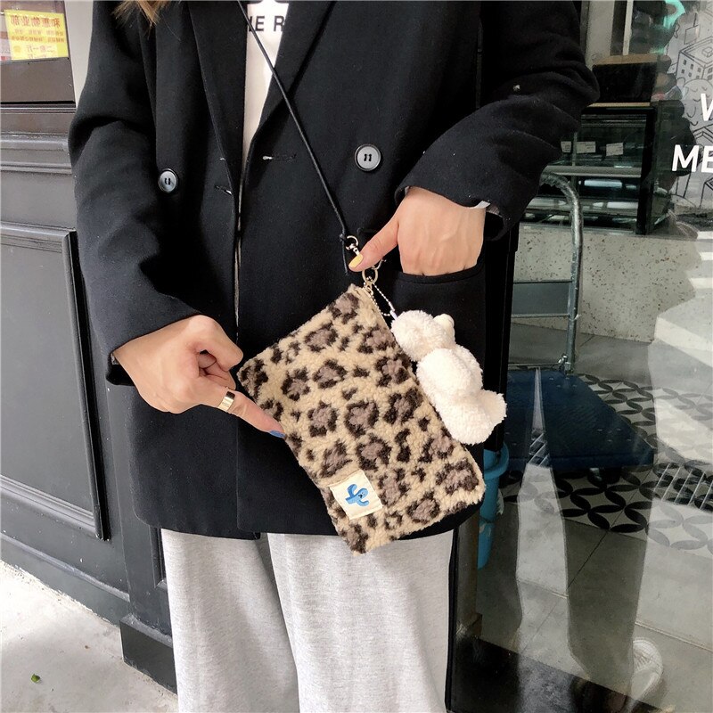 Frauen Korallen Vlies Brust Tasche Mädchen Jahrgang Leopard ist hingefallen Bote Taschen lässig Kupplung Bär Anhänger Handtaschen Schulter Tasche