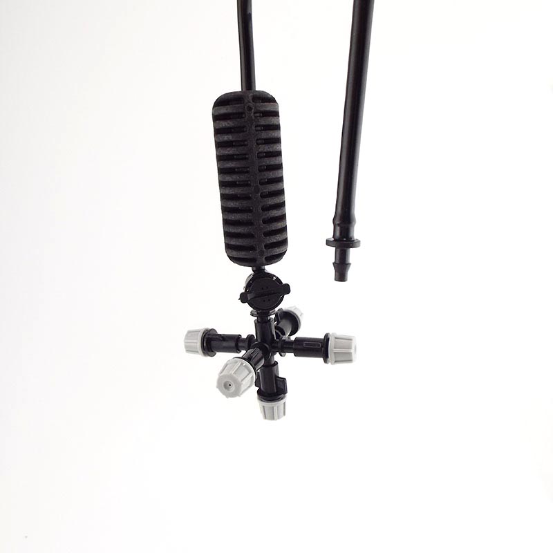 Hagehengende vannsprøytedyse sprinklersett forstøvende sprinklersett grønnsaksvanning vanning for drivhushage: Svart