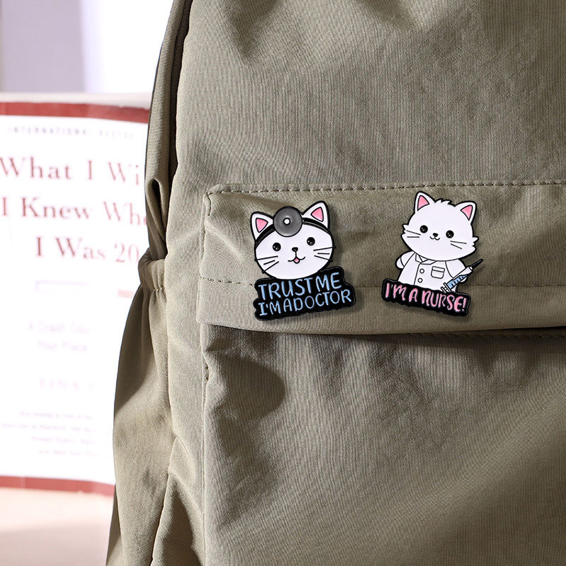 Alfileres esmaltados de pato para perro y Doctor, broches de animales, gatos y enfermeras, insignias de solapa de dibujos animados, ropa, mochila, de joyería para amigos