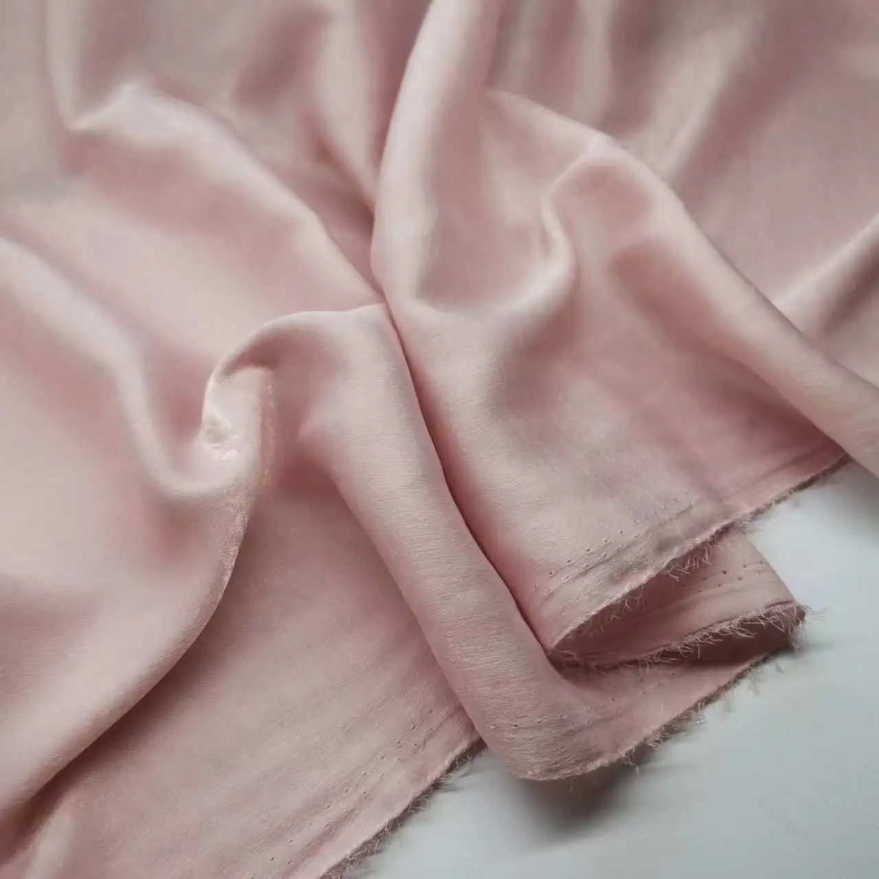 Tela de piel de melocotón de gasa crepé brillante, Material de vestido satinado de seda fluorescente: Multicolor
