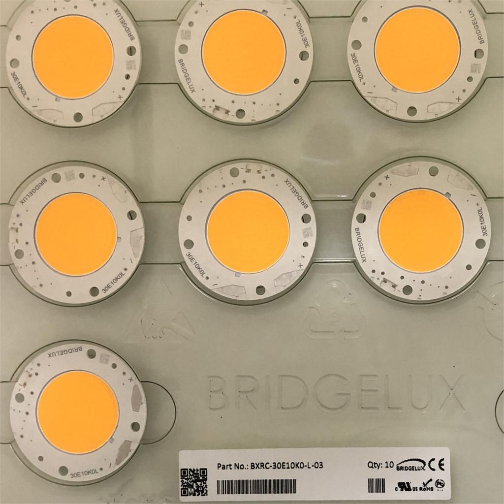 Bridgelux vero 29 array serie cob led lyskilde 30 e 10kl 80 cri 3000k 39.4 vdc 2100ma 82.7w med holder til udskiftning af cxb 3590