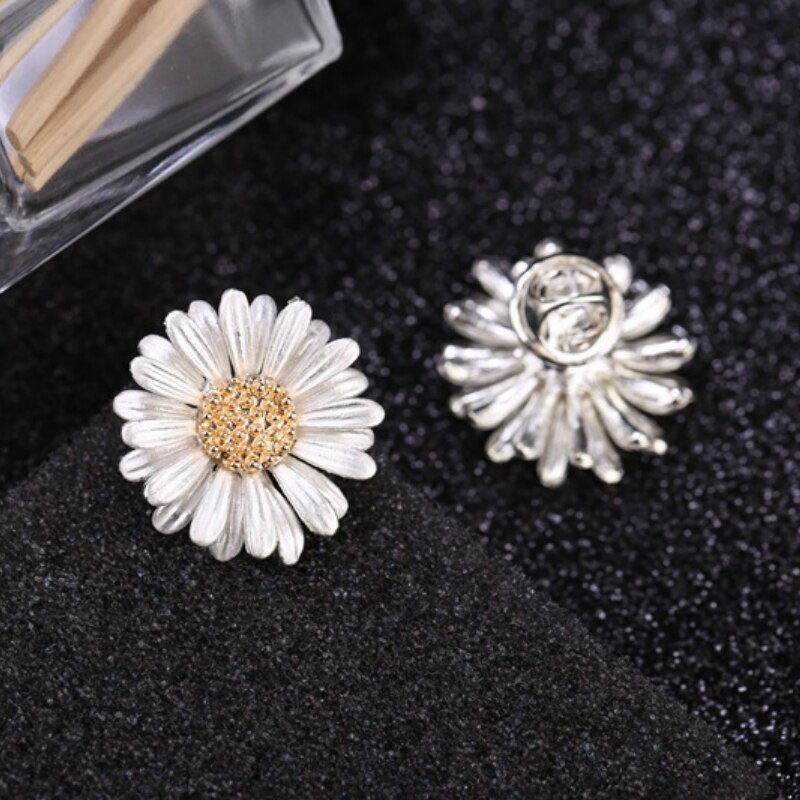 Spille piccola margherita spilla fiore anti-luce spilla gonna colletto ago Cardigan scialle sciarpa fibbia abbigliamento accessori donna regalo