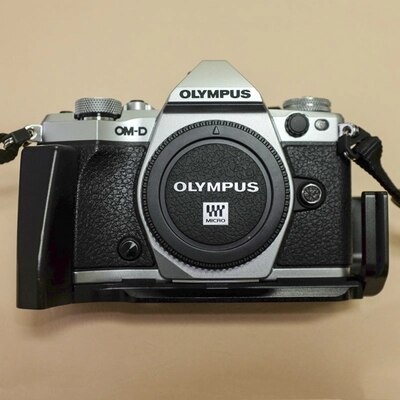 Quick Release Plate Hand Grip L Bracket for Olympus OM-D E-M5 EM5 Mark II OMD EM5II Camera Arca-Swiss RRS Kirk QR