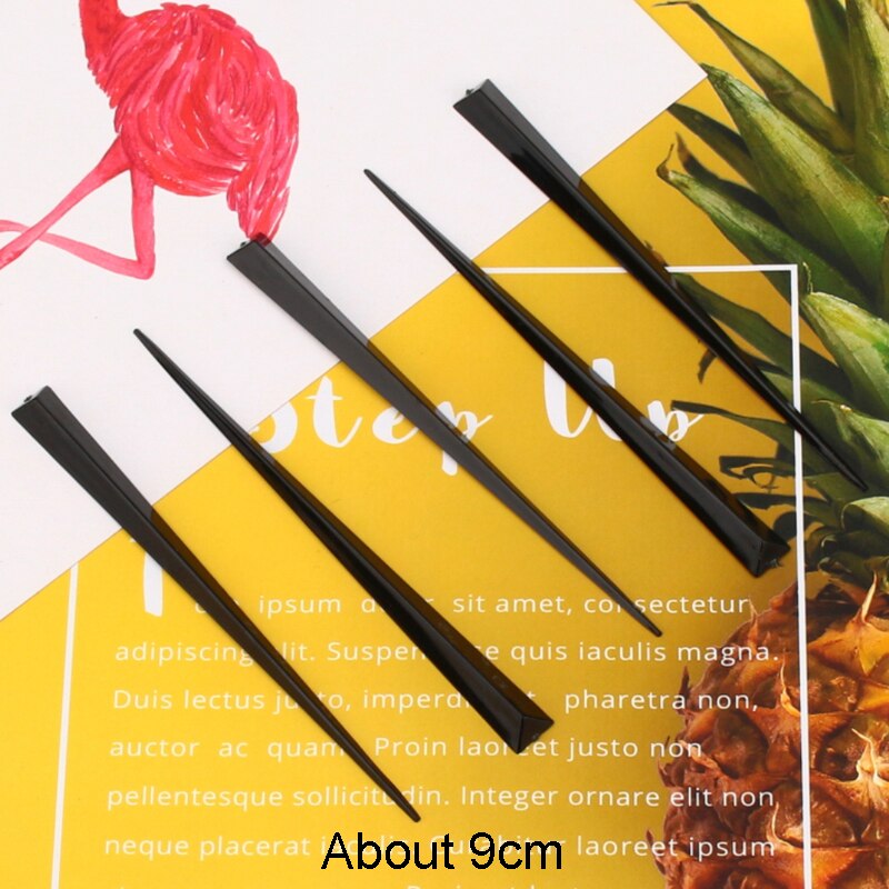 100PCS 9CM Cocktail Sticks Plastic Fruit Forks For Kids Disposable Cute Fruit Skewers Aperitif Cocktail Decor Buffet Picks Party: Black Triangle