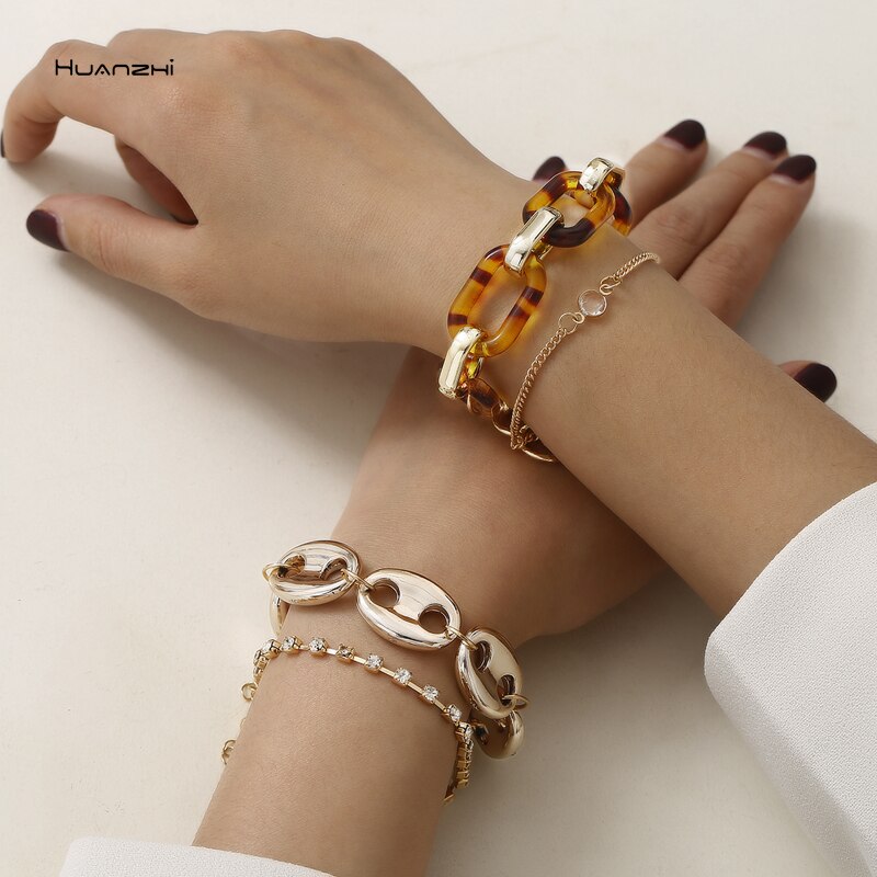 HUANZHI 2020 Nuovo 4 pz/impostato Zircon Acrilico Ovale in Metallo Scava Fuori Il Naso di Maiale a Forma di Braccialetto Alla Moda impostato per Le Donne Del Partito regalo dei monili