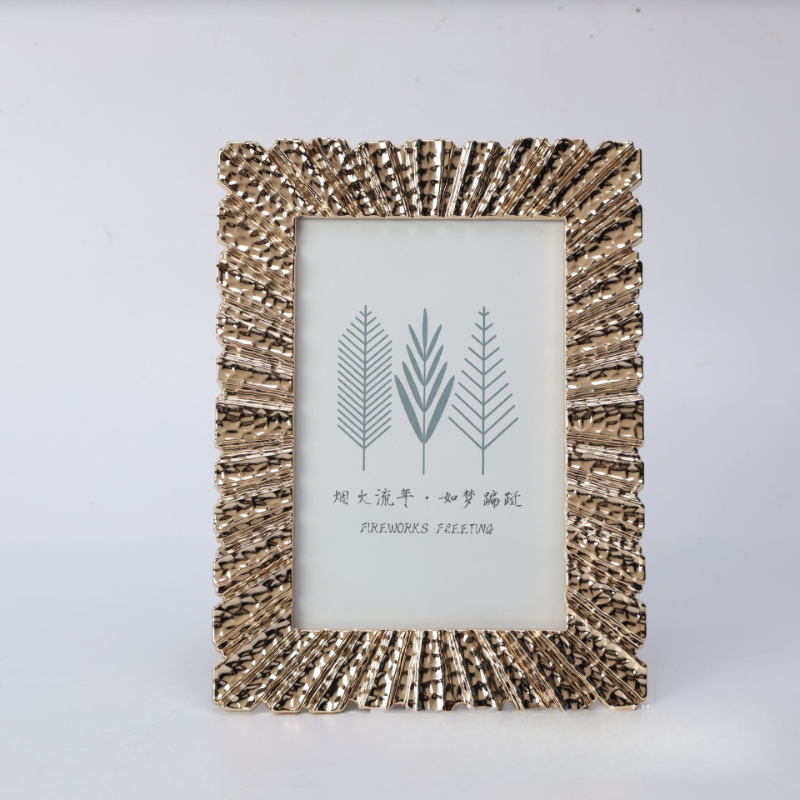 Gouden fotolijst Antiek sierlijk fotolijst Tafelblad en muurophanging met High Definition glazen front voor huisdecoratie.