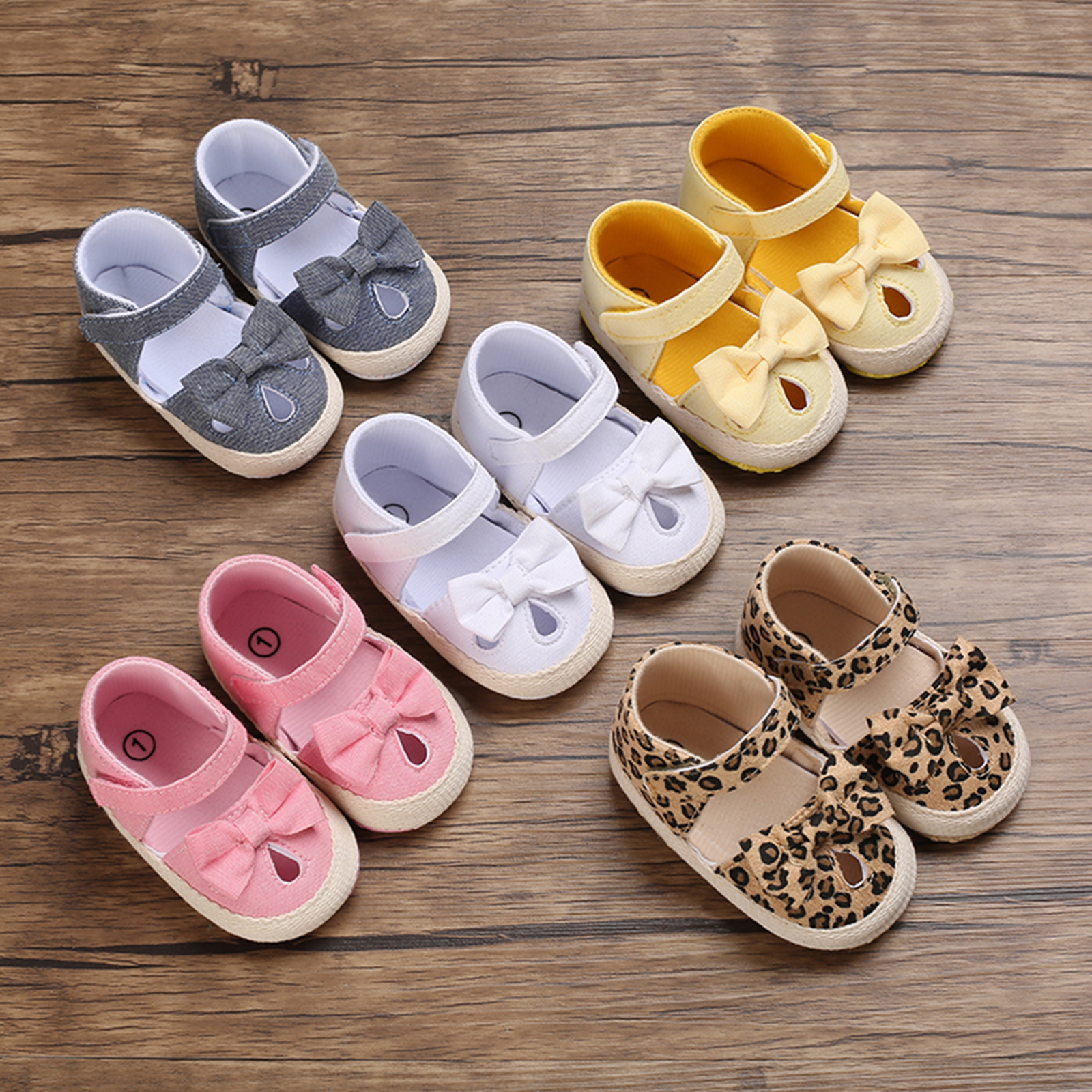 Scarpe da bambina per bambini sandali piatti per bambini sandali suola in gomma morbida antiscivolo estate Hollow Bow presepe First Walker Shoes