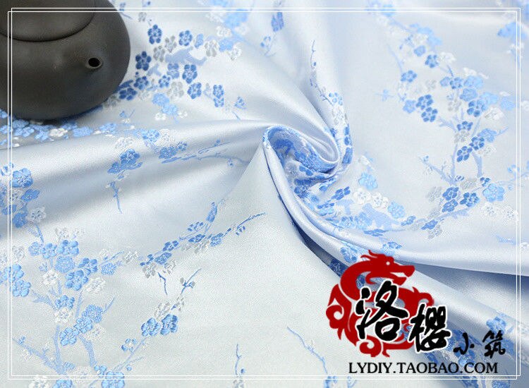 Tyk kinesisk damask kostume kjole kapper qipao tøj kimono satin blomme jacquard brokade stoffer: Blå blomme og hvid