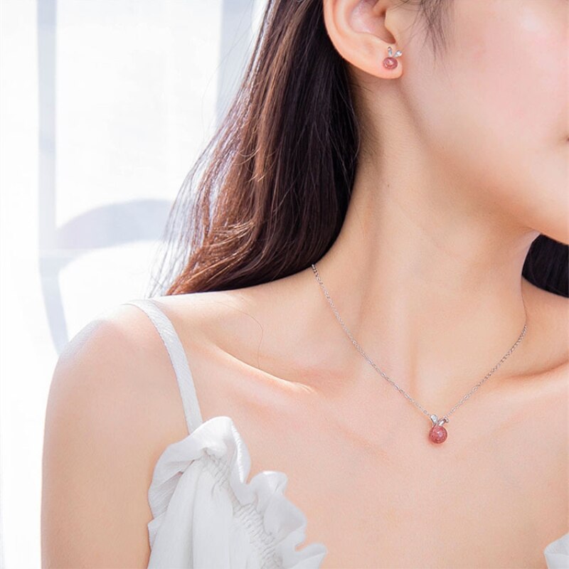 Carino Fragola di Cristallo Del Coniglio di 925 in Argento sterlina Catena Della Clavicola Creativo Dolce di Personalità Collana Femminile SNE299