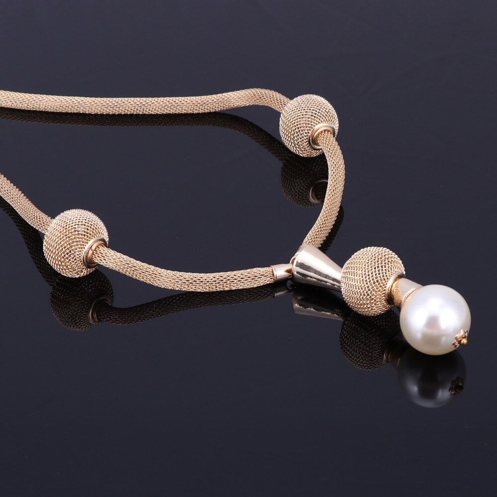 Frauen Simulierte Perlenschmuck Sets Gold Farbe Anhänger Hochzeit Zubehör Ohrringe Armbänder Halskette