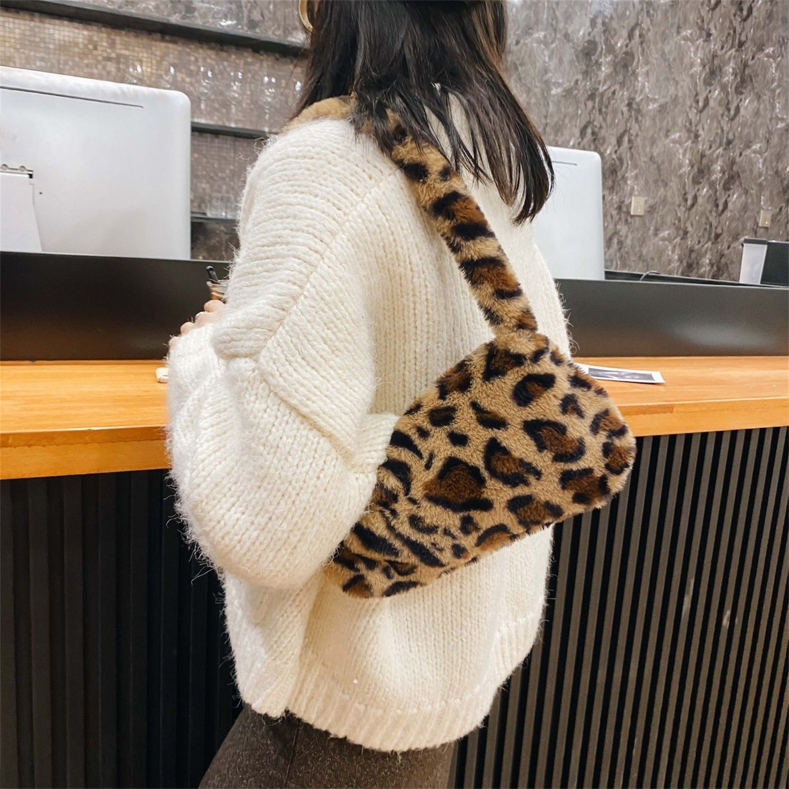 Bolso Vintage de invierno con patrón de cebra para mujer, bolsa interior de hombro de felpa, bolso para el otoño, de piel suave y cálida, Sac A Main # Y3