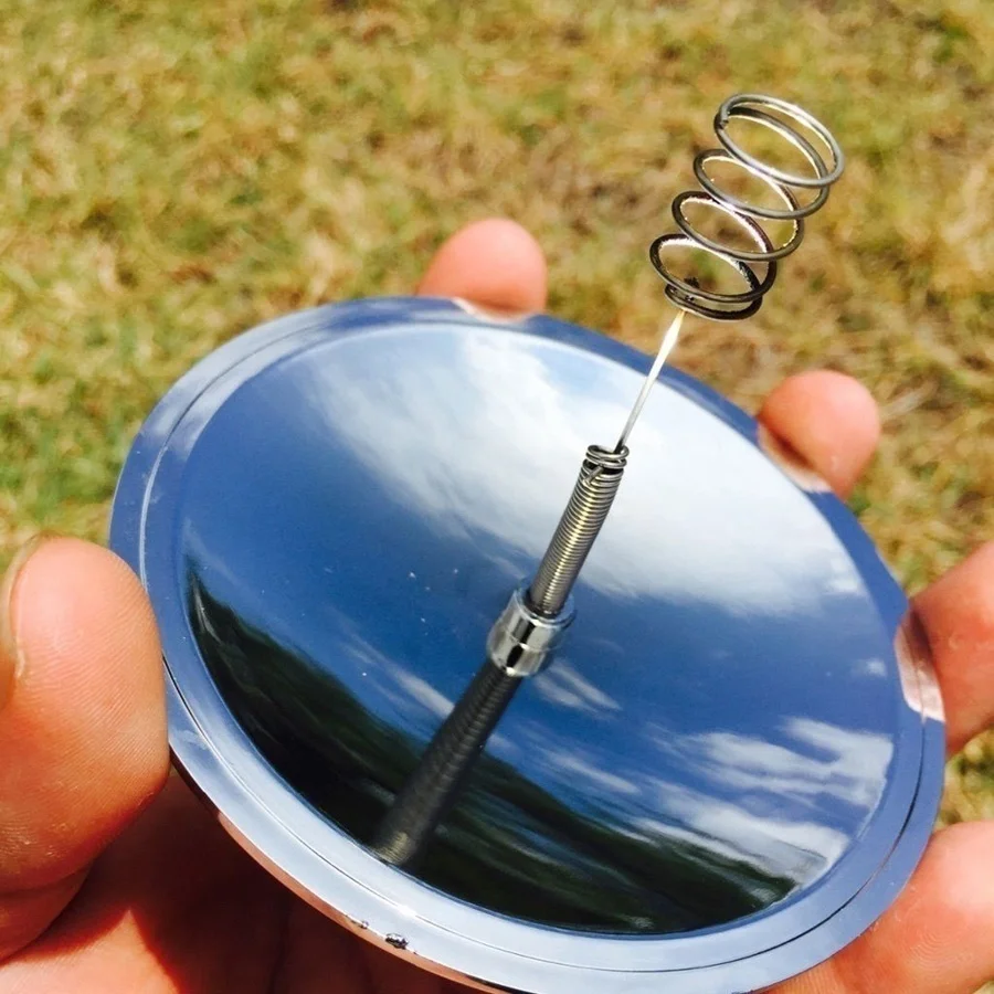 1/2 Stück Camping Survival Solar Feuerzeug Wasserdicht & winddicht Feueranzünder EDC Outdoor Notfallwerkzeug Ausrüstung Sport (Farbe: Silber)
