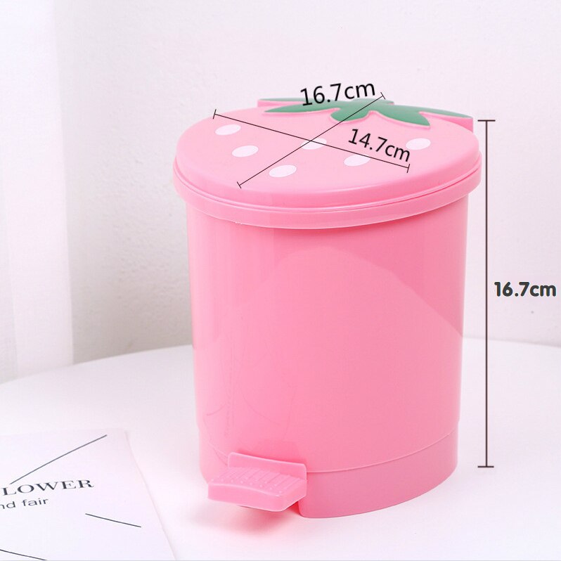 Söt rosa röd jordgubbssoptunna skrivbord bärbar plast mini sopkorg hem sovrum förvaring hink papperskorg med lock: Medelrosa