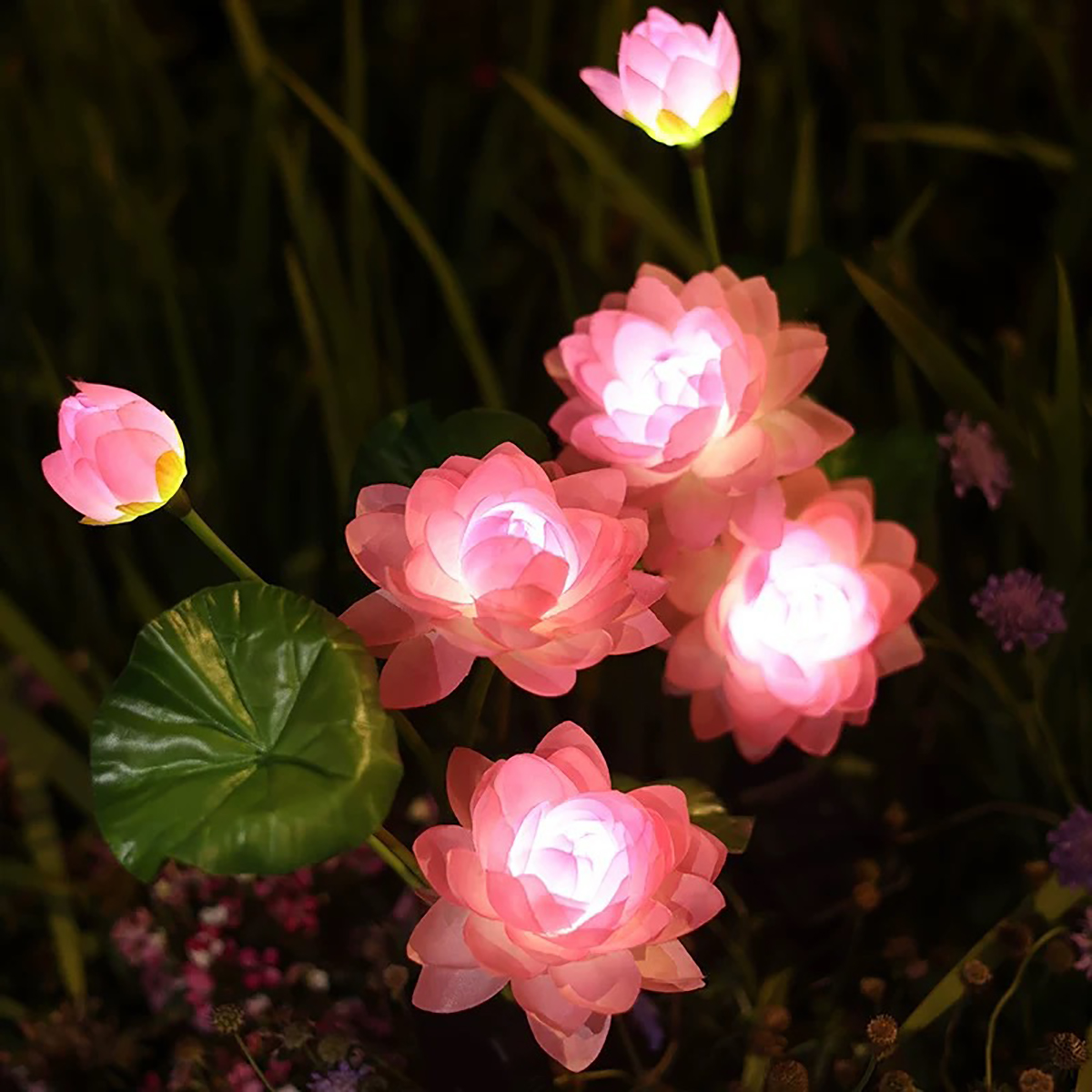 Lampada plug-in a terra di loto a tre teste a LED ad energia solare, lampada per atmosfera esterna impermeabile, progetto di illuminazione quadrata del parco, prato